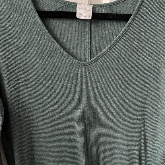 Essentials By Full Tilt Small Green V-Neck Sweater - Picture 3 of 8